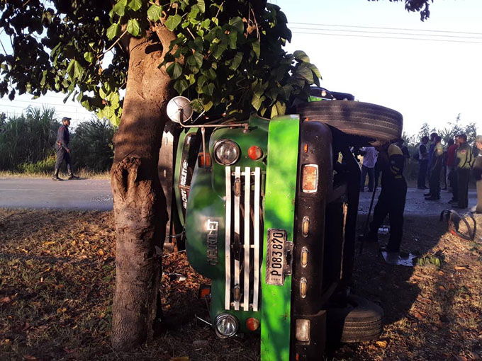 Permanecen en hospital dos lesionados por accidente en Bayamo