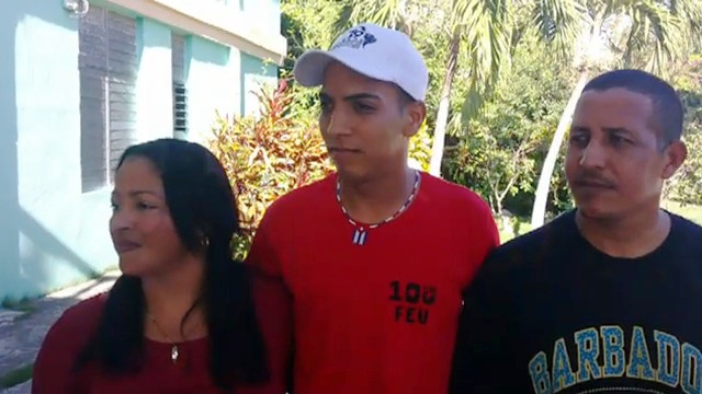 Reciben joven pilonero que representó a universitarios granmense en congreso latinoamericano y caribeño de estudiantes