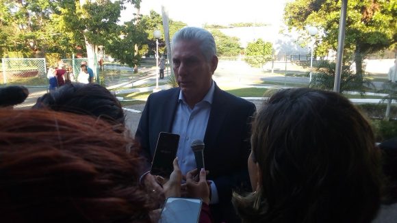 Elecciones ratifican estabilidad del país, dice presidente de Cuba luego de ejercer su derecho al voto