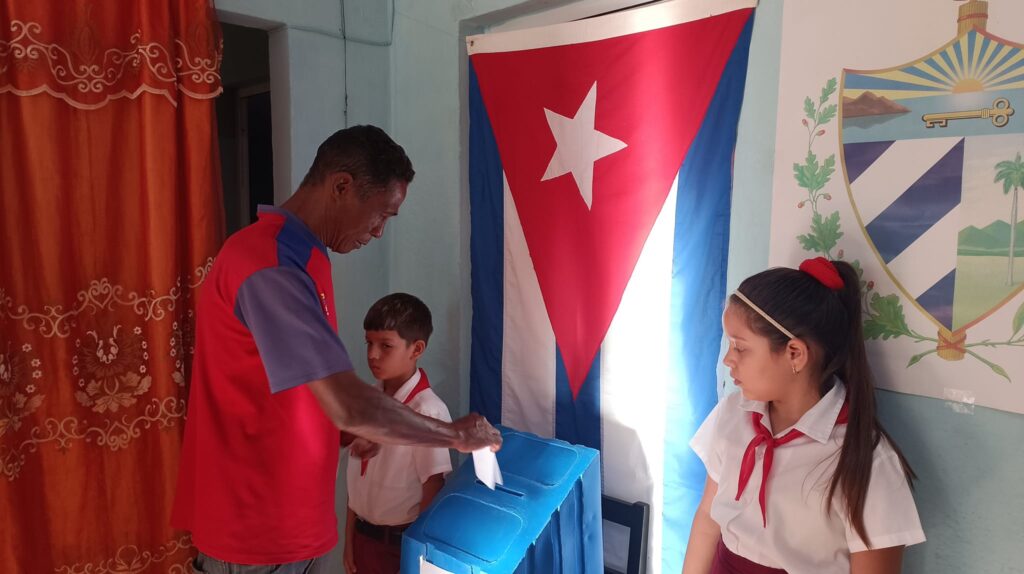 Colegios electorales abrieron sus puertas hoy para desarrollar las elecciones municipales
