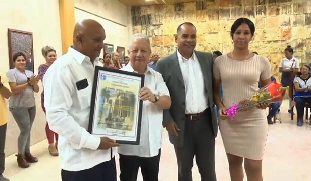 Entregan en Granma el premio Familia Educadora