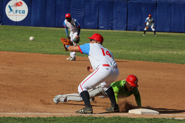 Portuarios venció al líder en Liga Élite del Beisbol Cubano
