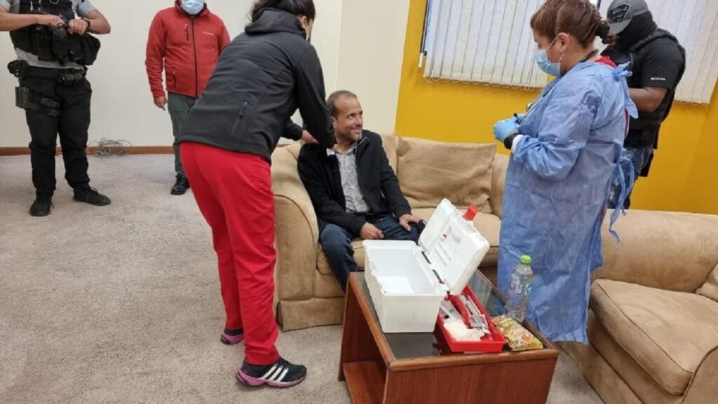 El Gobierno boliviano difunde fotografía de Luis Fernando Camacho y desmiente supuestas lesiones