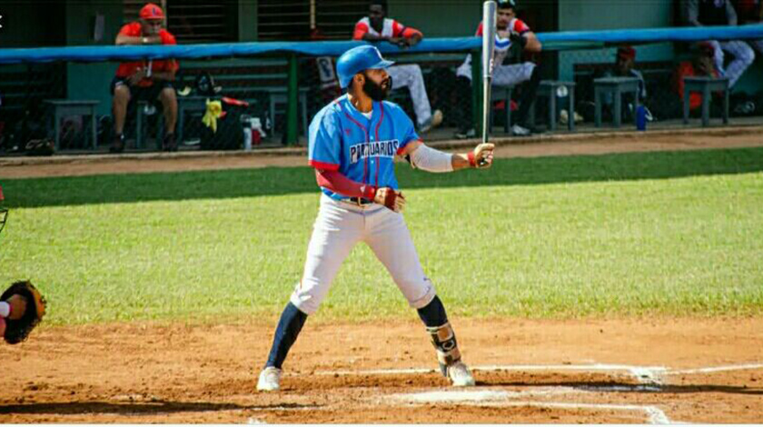 Béisbol: Roberto Acevedo, del banco a la regularidad con Portuarios