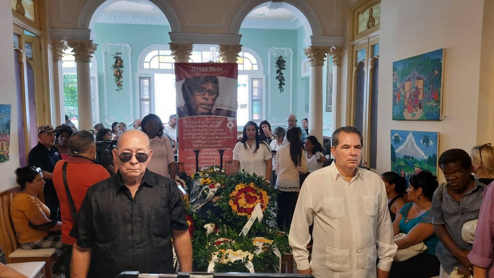 El último adiós a la poeta Teresa Melo (+Fotos)