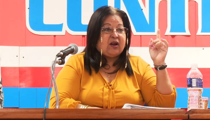 Secretaria general de la FMC intercambia en Granma con dirigentes profesionales y de base