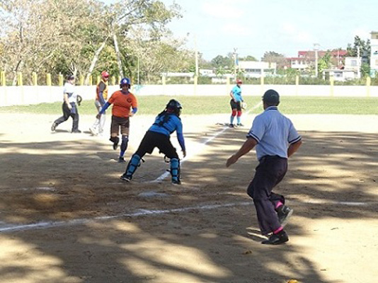 Comenzó Nacional Femenino de Softbol en Manzanillo