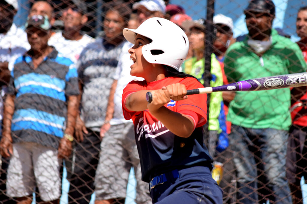 Gana Granma el nacional de softbol femenino y extiende a 17 el número de títulos en su poder (+ fotos)
