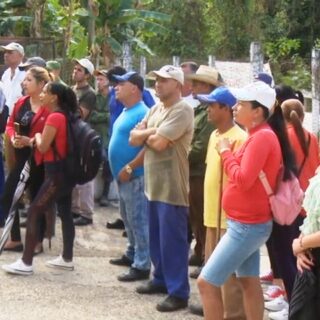 Candidatos a Diputados intercambian con pobladores de comunidades serranas