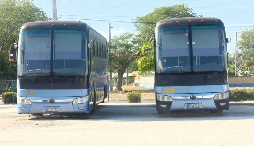 Trabajadores de la base de Ómnibus Nacionales en Bayamo recuperan parque automotor