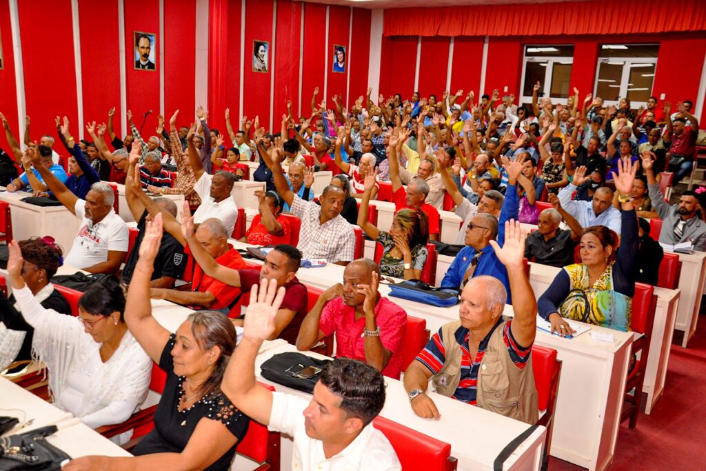 Delegados granmenses nominan a candidatos a diputados al parlamento cubano