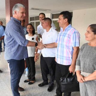 Dialoga Díaz-Canel con profesores de Universidad de Cuba