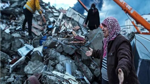 Gobierno de Turquía suspende las operaciones de rescate y fija en más de 40 mil los fallecidos