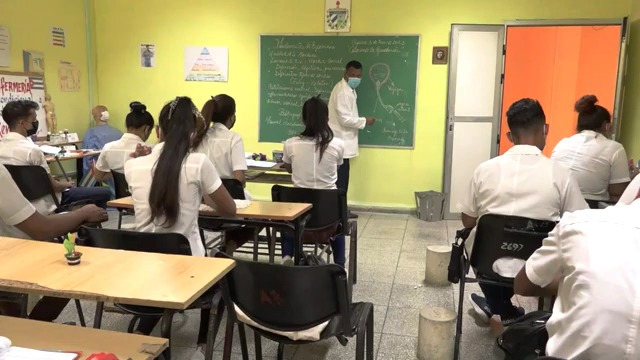 Avanza Curso Básico de Enfermería en sede niquereña de Universidad de Ciencias Médicas de Granma