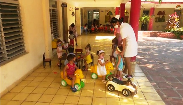 Destacan por su labor trabajadoras del sistema de educación en Granma