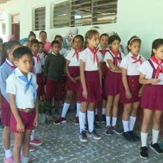 Agradecen pioneros montañeses desempeño de Candidata a Diputada al Parlamento Cubano