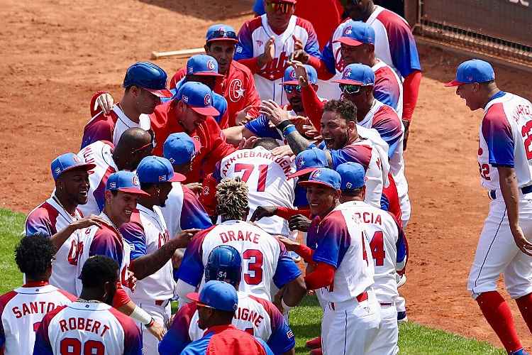 Cuba gana y tiene un pie en Japón