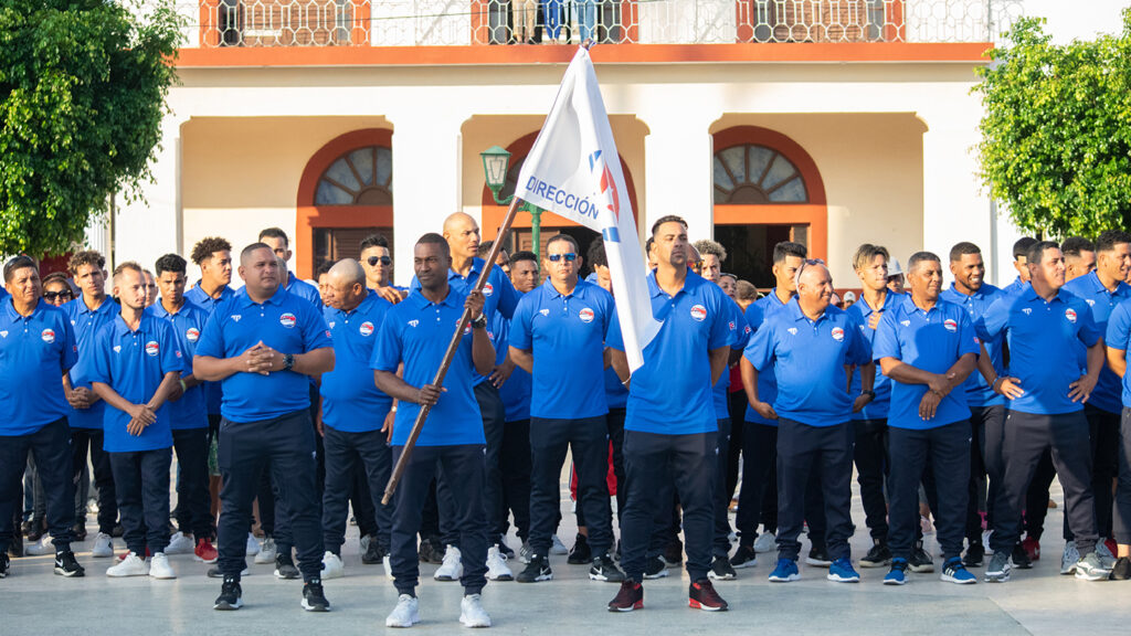 Abanderado equipo de béisbol de Granma para la 62 Serie Nacional