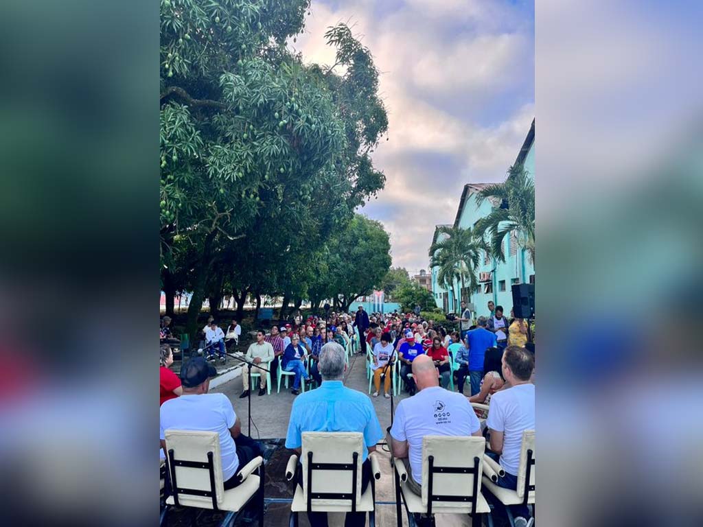 Dialogó presidente de Cuba con pobladores de Santa Clara