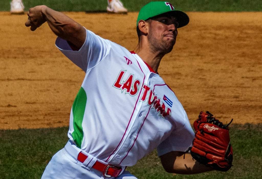 Leñadores y Azucareros lideran la Serie Nacional de Beisbol