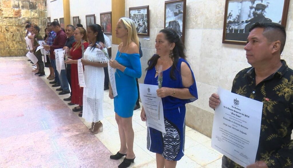 Primeros egresados de licenciatura en Ciencias Sociales confirman valía de estudios cursados en Escuela Provincial del PCC