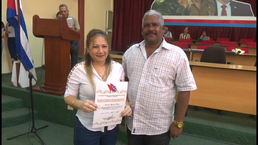 Reconocen a trabajadores del Partido con una destacada trayectoria laboral