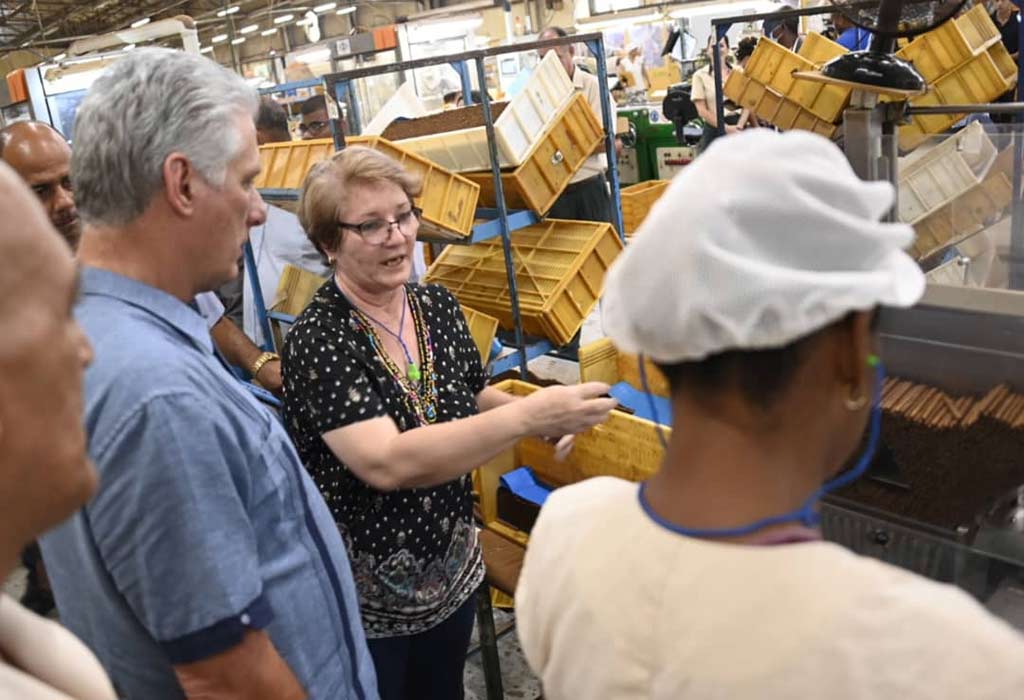 Díaz-Canel recorrió la empresa Internacional Cubana de Tabacos
