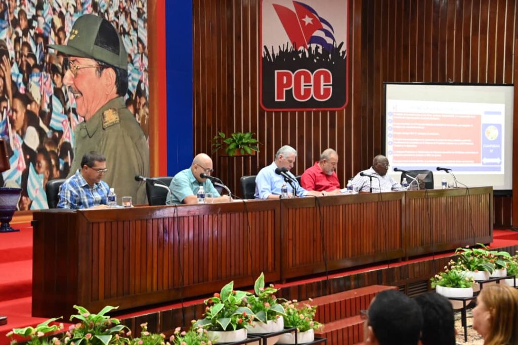 Presidente de Cuba encabeza en Holguín sesión de trabajo