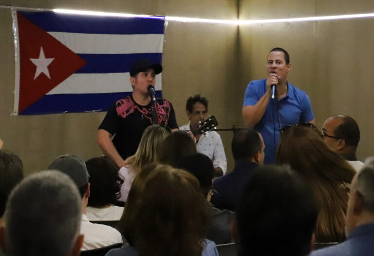 Valencia disfruta concierto de Buena Fe de Cuba
