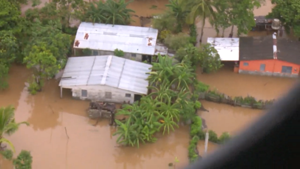 Varias comunidades aisladas en Granma por inundaciones de sus principales viales