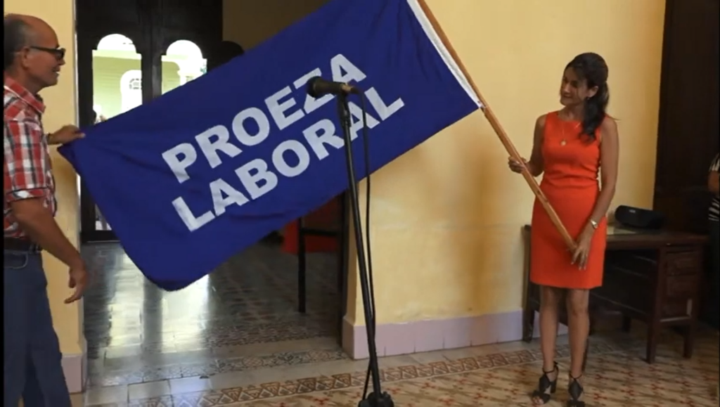 Fiscalía Municipal de Niquero recibió la bandera Proeza Laboral
