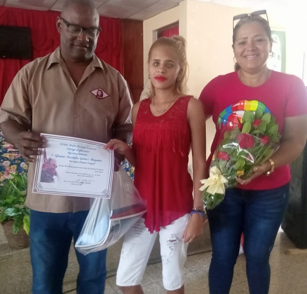 Estudiante invidente marca la historia en la EIDE de Granma
