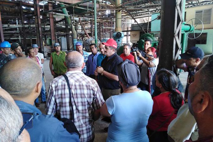 Intercambia Ministro de la Industria Alimentaria con pescadores y agroindustriales niquereños