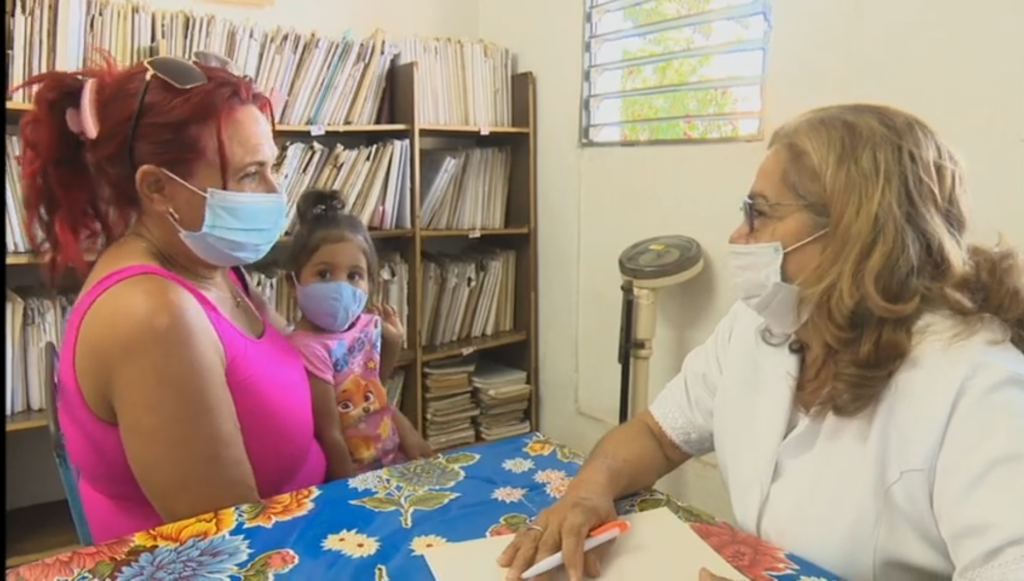 Labor del médico de la familia esencial en la atención primaria de salud