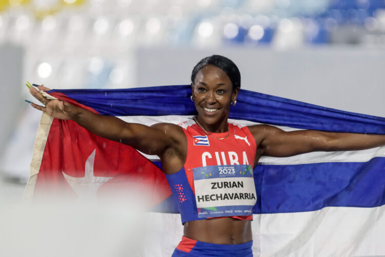 San Salvador 2023: Atletismo cubano festeja y sufre bajo lluvia