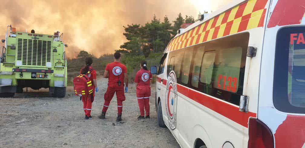 Terroristas atacan a bomberos sirios que luchan contra incendios