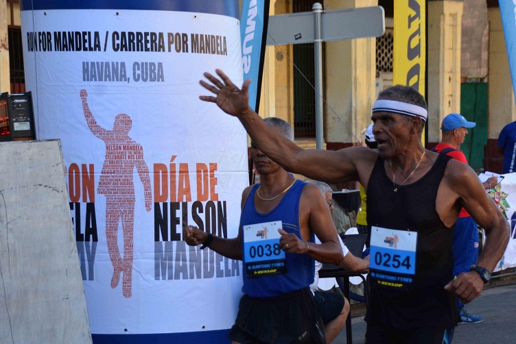 Convocan en Cuba a carrera/caminata por Nelson Mandela