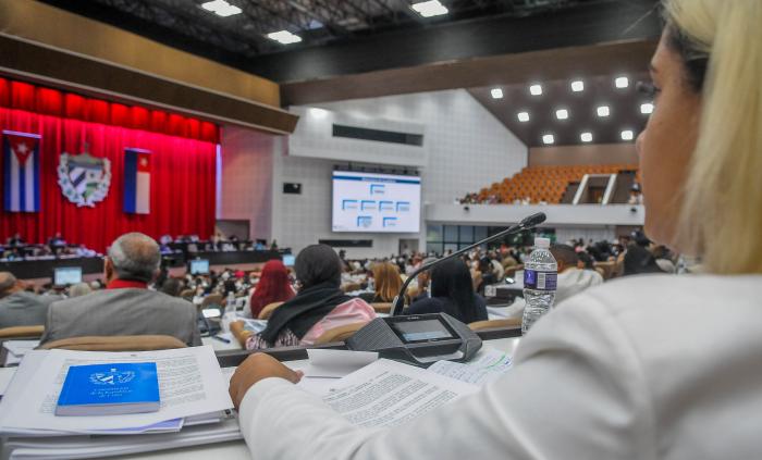 Parlamento ratifica acuerdo que regula el vínculo de los diputados con sus electores
