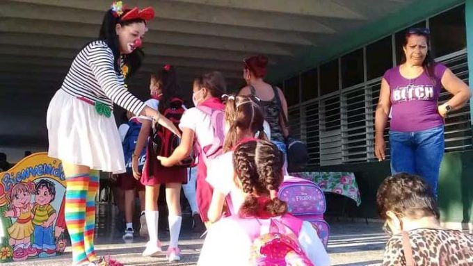 Se alistan educadores de Manzanillo para inicio del curso escolar