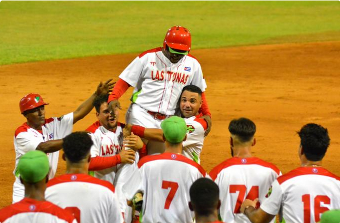 Danel Castro mantiene invicto al bosque de los Leñadores