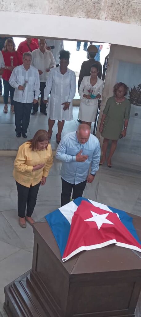 Diosdado Cabello rinde homenaje a Fidel en Cuba