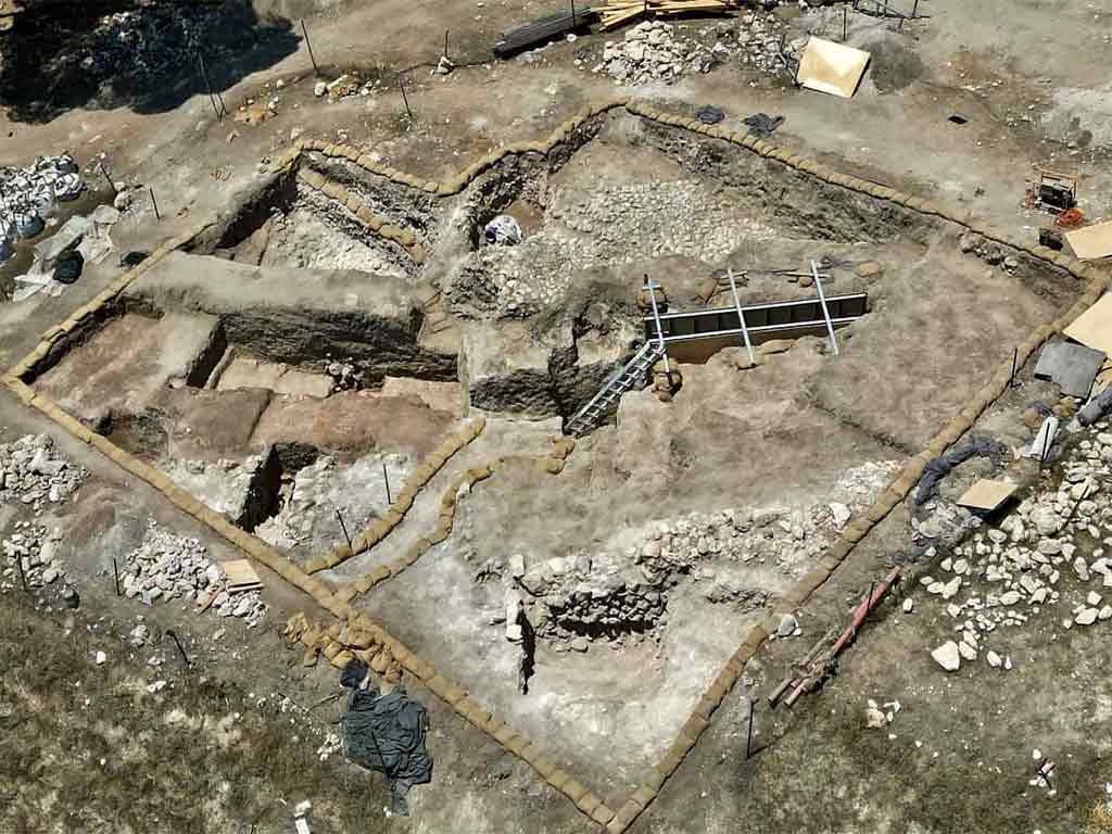 Descubren en Israel pasadizo de tres mil 800 años de antigüedad