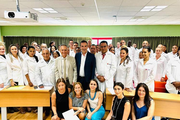 Italia suma otros 120 médicos cubanos para atención sanitaria