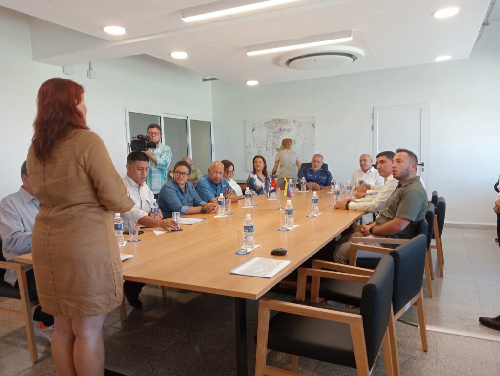 Visitan dirigentes partidistas de Cuba y Venezuela la ZED Mariel