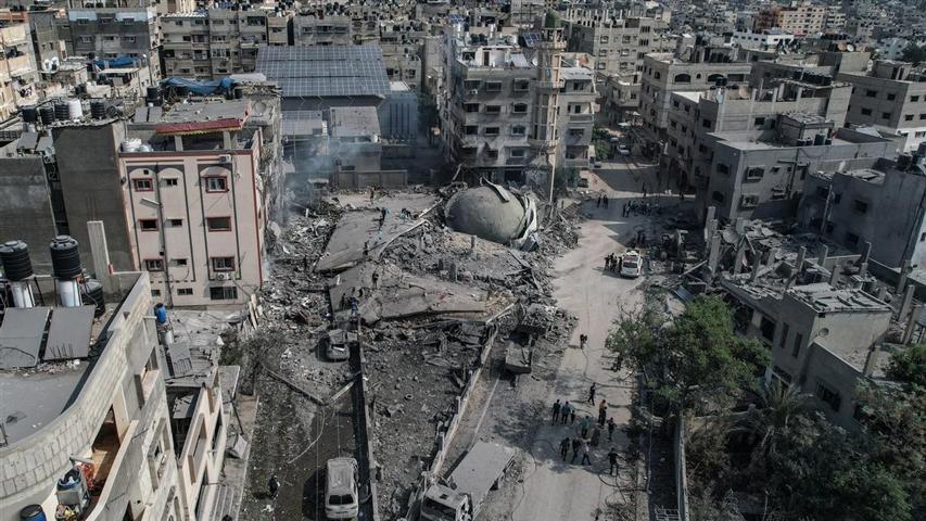 Cientos de personas atrapadas bajo escombros en Gaza, alerta ONU
