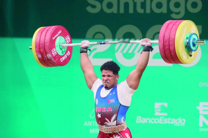 Zaldívar mantuvo a las pesas en el podio