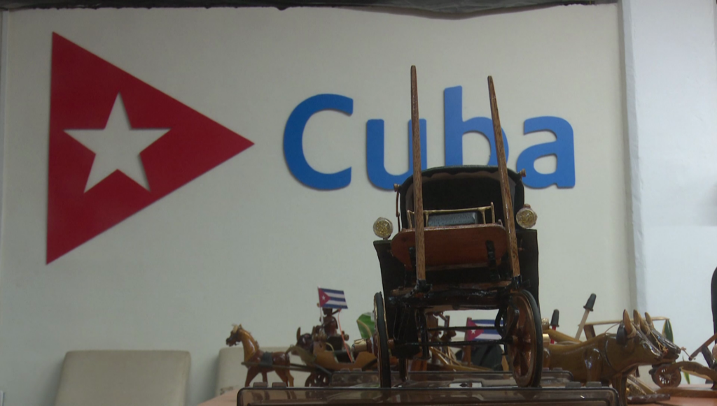 Se rescata en Bayamo tradición de fabricación de coches en miniatura