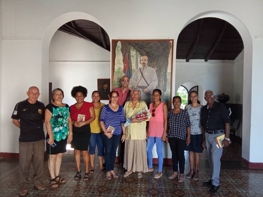 Rinden homenaje a Lucía Muñoz en espacio reflexivo de Casa de la Nacionalidad Cubana.