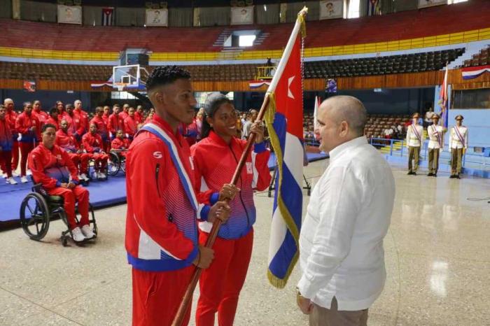 Abanderada delegación que participará en los Juegos Parapanamericanos
