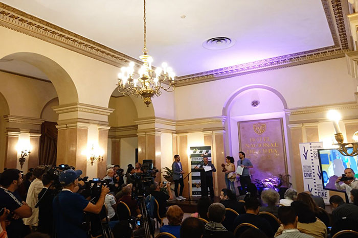 Entregan premios colaterales del 44 Festival de Cine de La Habana